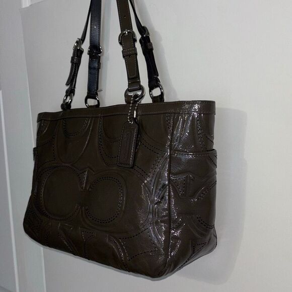 COACH F18326 Signature Gallery Stitch Patent C logo Leather Gray Tote Bag - Picture 4 of 14